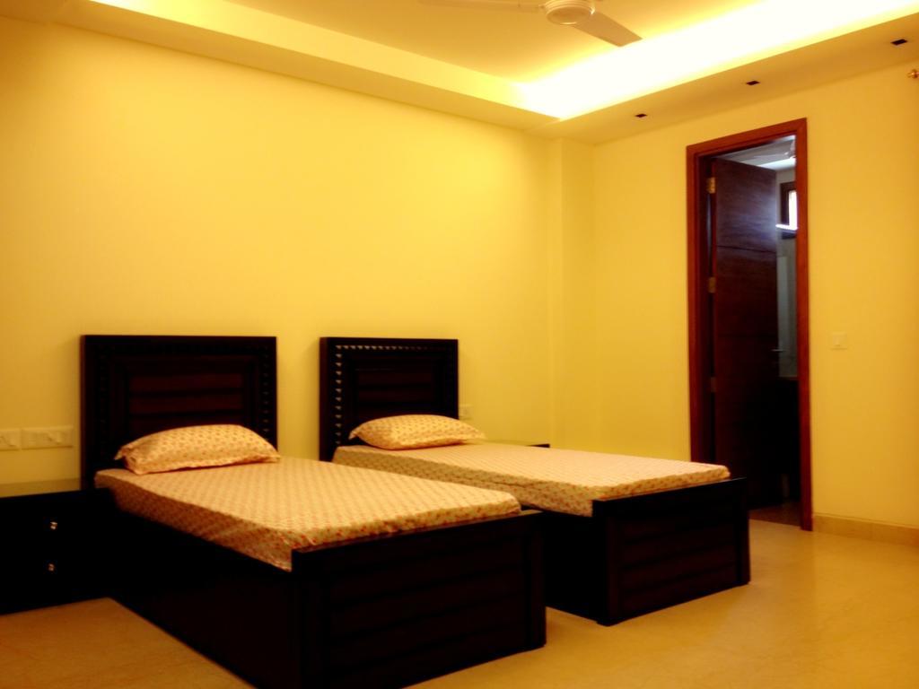 Woodpecker Service Apartments - Green Park Нью-Дели Экстерьер фото
